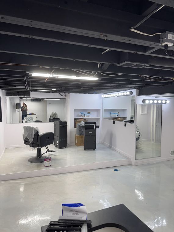Salon interior with mirrored stations
