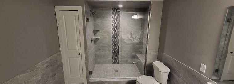 Compact shower with clear glass